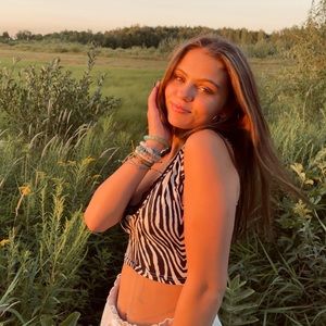 Meet your Posher, Claire